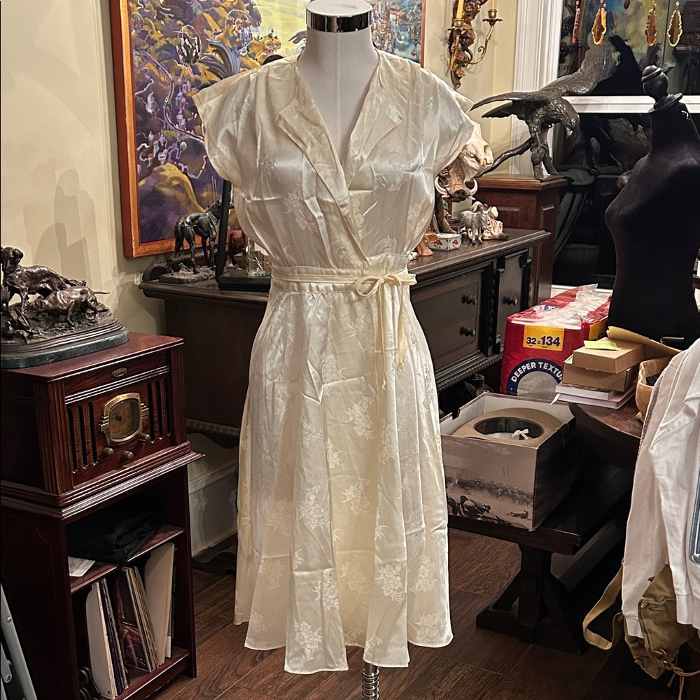 Vintage Trolley Car Sz S Cream Silk Like Wrap Dress